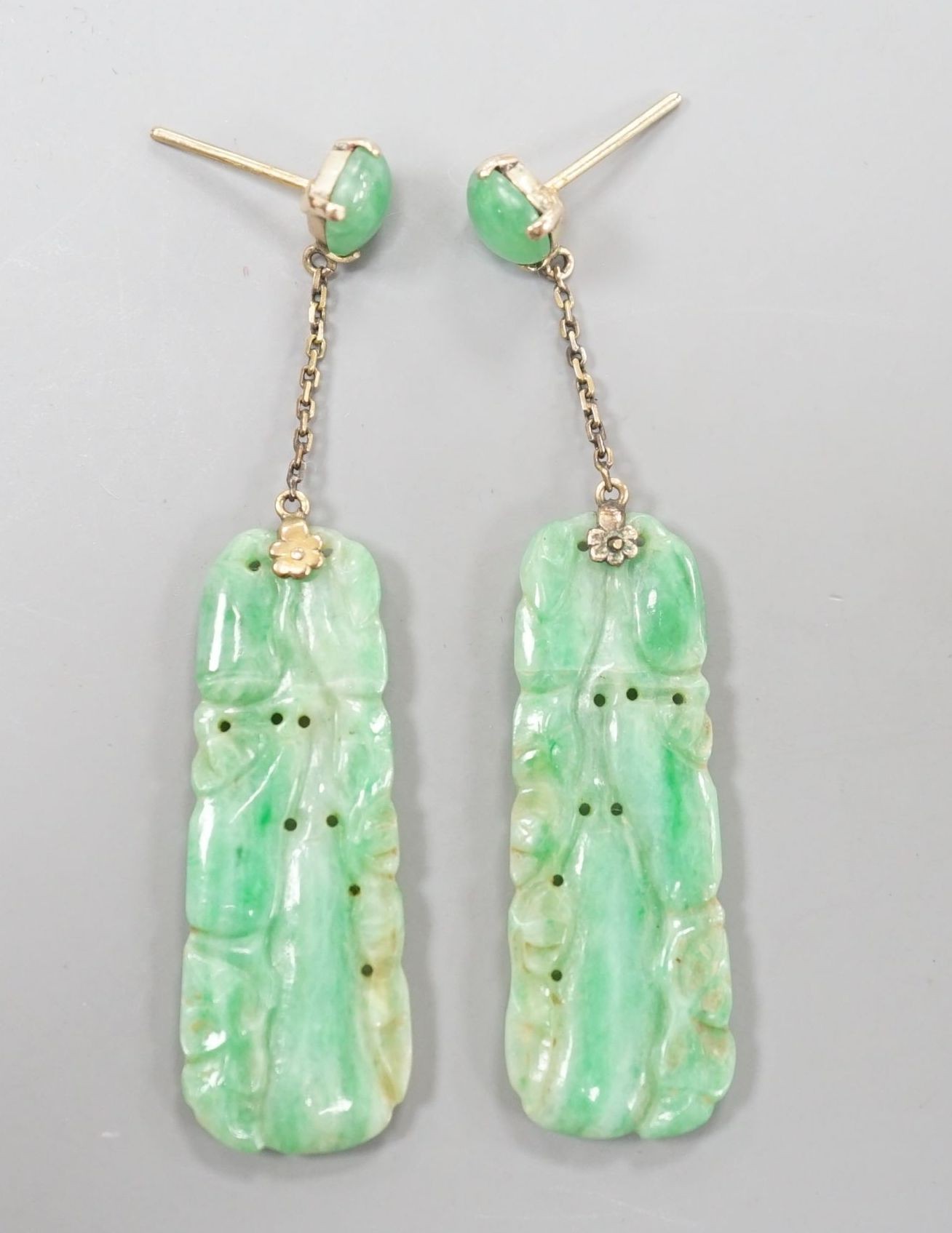 A pair of yellow metal mounted carved jade set drop earrings, overall 5cm, gross weight 7 grams.